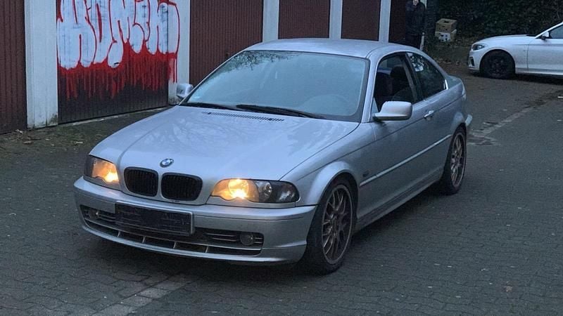 Grau Gebraucht 1999 BMW 323 Coupé | 4.400 € (Guter Preis) - Bild 1/4