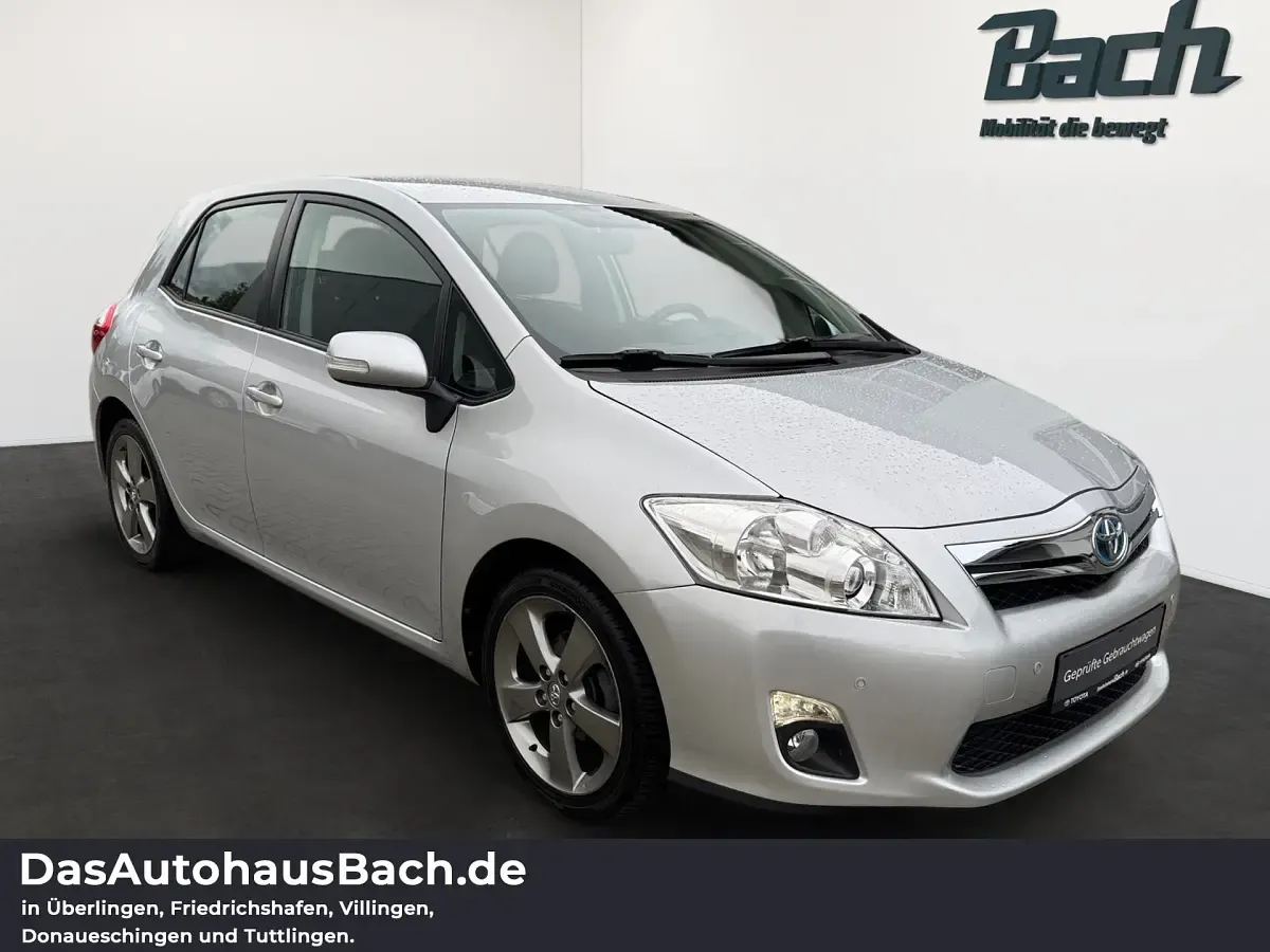 Używany Toyota Auris Hybrid Travel 136 KM (100 kW) 2012 Sedan/Limuzyna