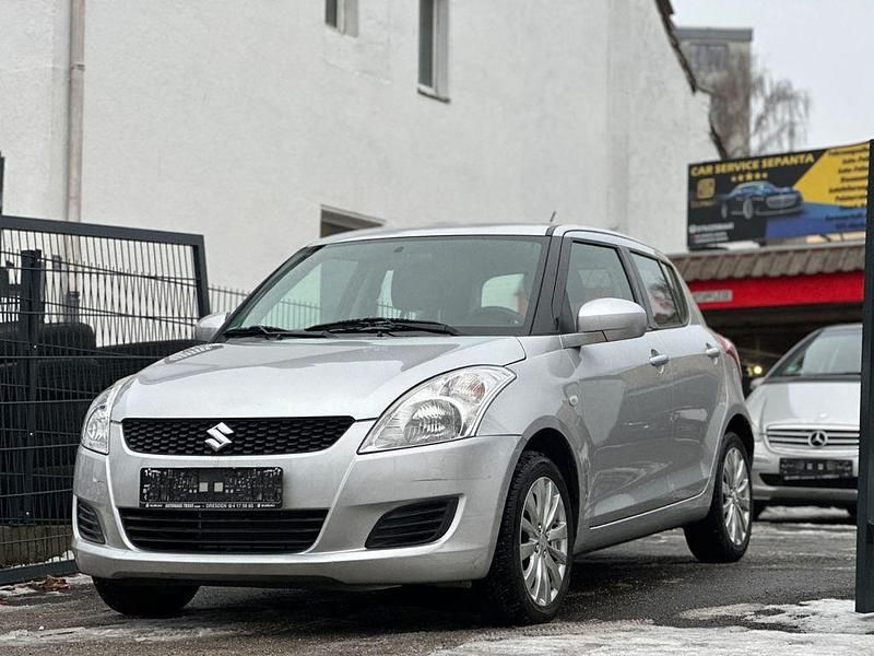 Gebraucht Suzuki Swift Club 94 PS (69 kW) 2012 Silber Kleinwagen
