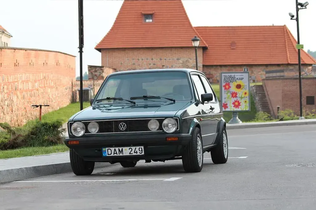 Gebraucht VW Golf I 50 PS (36 kW) 1983 Grün Kleinwagen