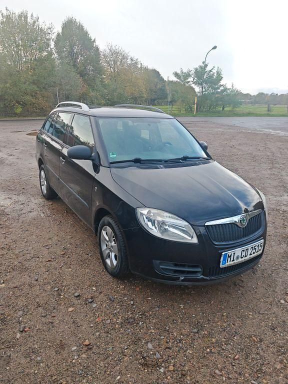 Schwarz Gebraucht 2010 Skoda Fabia Classic Kombi | 3.000 € (Fairer Preis) - Bild 1/4