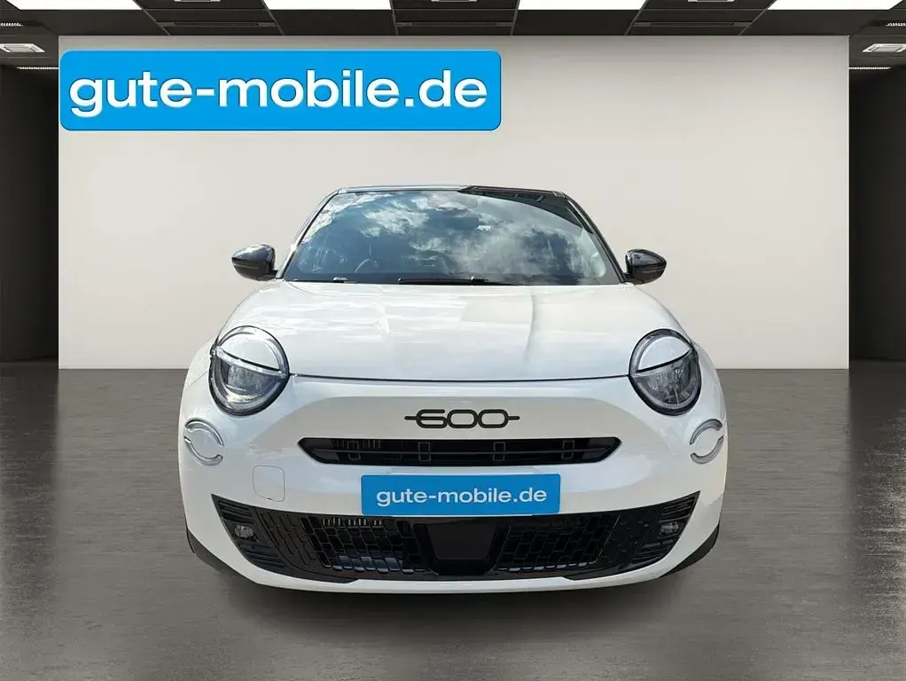 Neu Fiat 600 Street 101 PS (74 kW) 2026 Weiß SUV