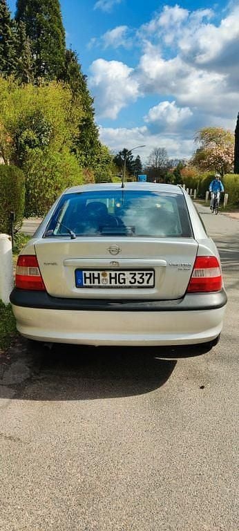 Gebraucht Opel Vectra 101 PS (74 kW) 1997 Silber Limousine