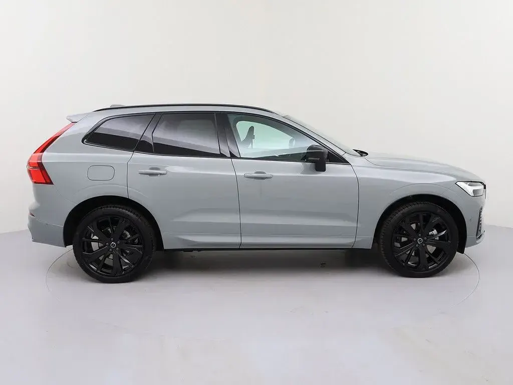 Neu Volvo XC60 Plus 250 PS (183 kW) 2026 Grau SUV