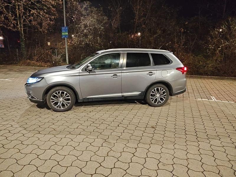 Gebraucht Mitsubishi Outlander Top 150 PS (110 kW) 2017 Grau SUV