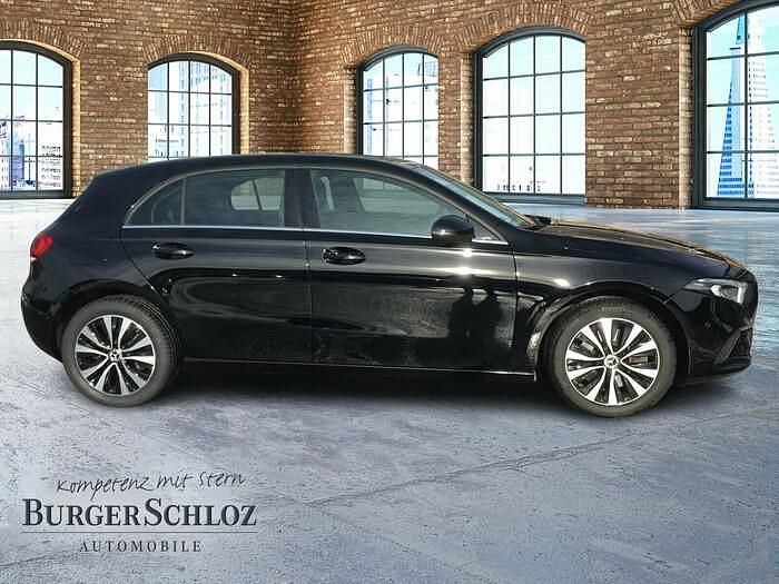 Gebraucht Mercedes A250 160 PS (117 kW) 2022 Unilack nachtschwarz Limousine