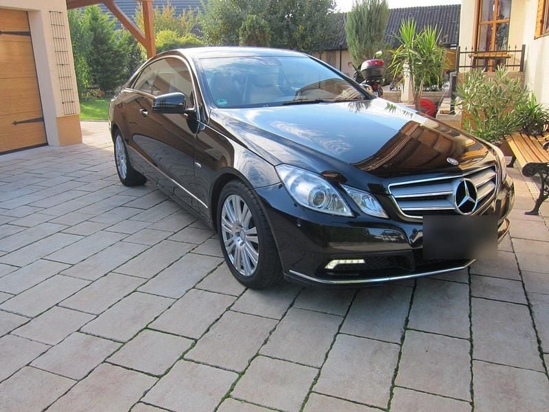 Gebraucht Mercedes E250 204 PS (150 kW) 2010 Schwarz Coupé