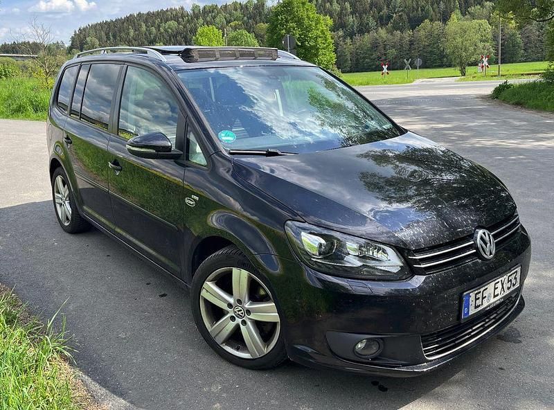 Schwarz Gebraucht 2014 VW Touran Highline Van / Kleinbus | 9.550 € (Fairer Preis) - Bild 1/4