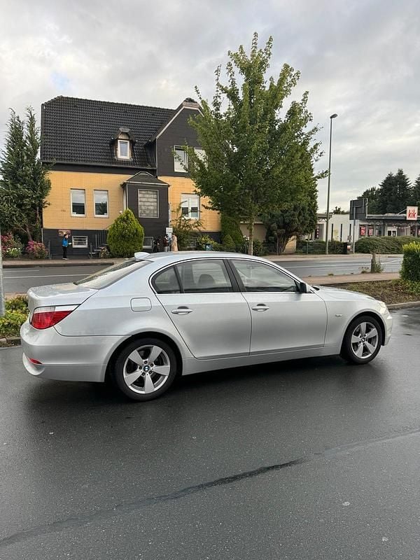 Silber Gebraucht 2005 BMW 530 Limousine | 4.950 € (Superpreis) - Bild 1/4