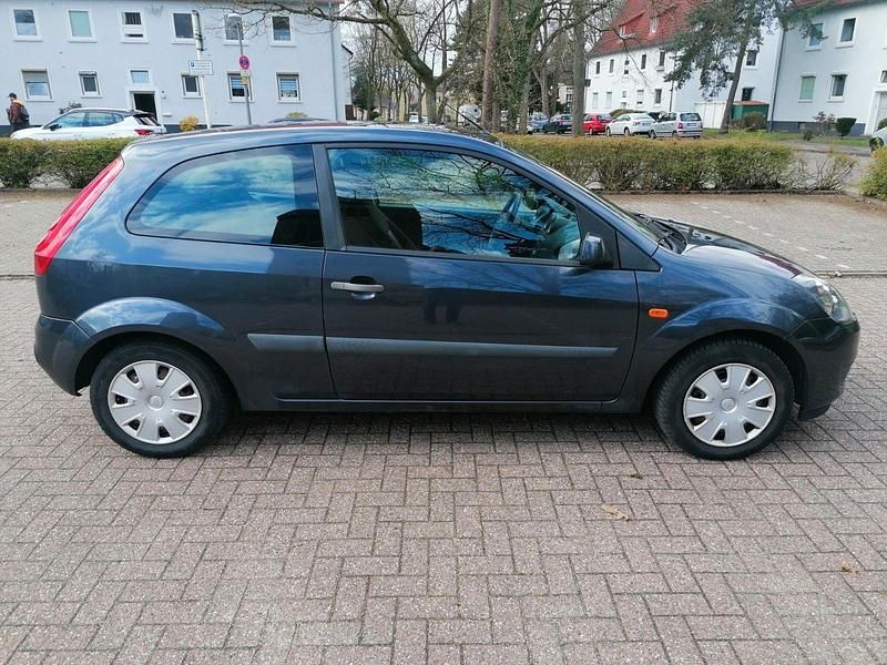 Gebraucht Ford Fiesta Fun X 60 PS (44 kW) 2007 Grau Kleinwagen