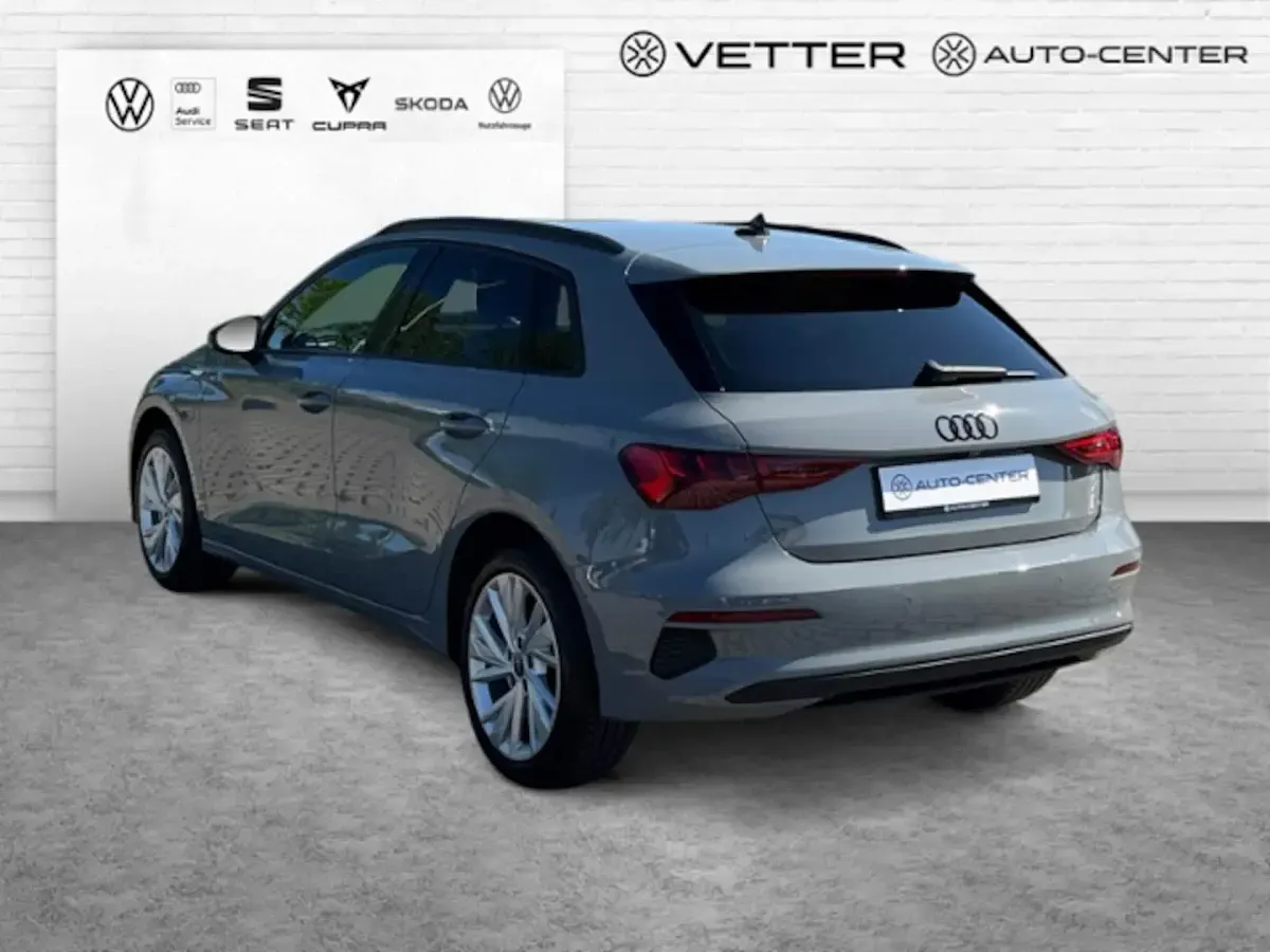 Gebraucht Audi A3 Sportback e-tron Design 204 PS (150 kW) 2022 Grau Kleinwagen