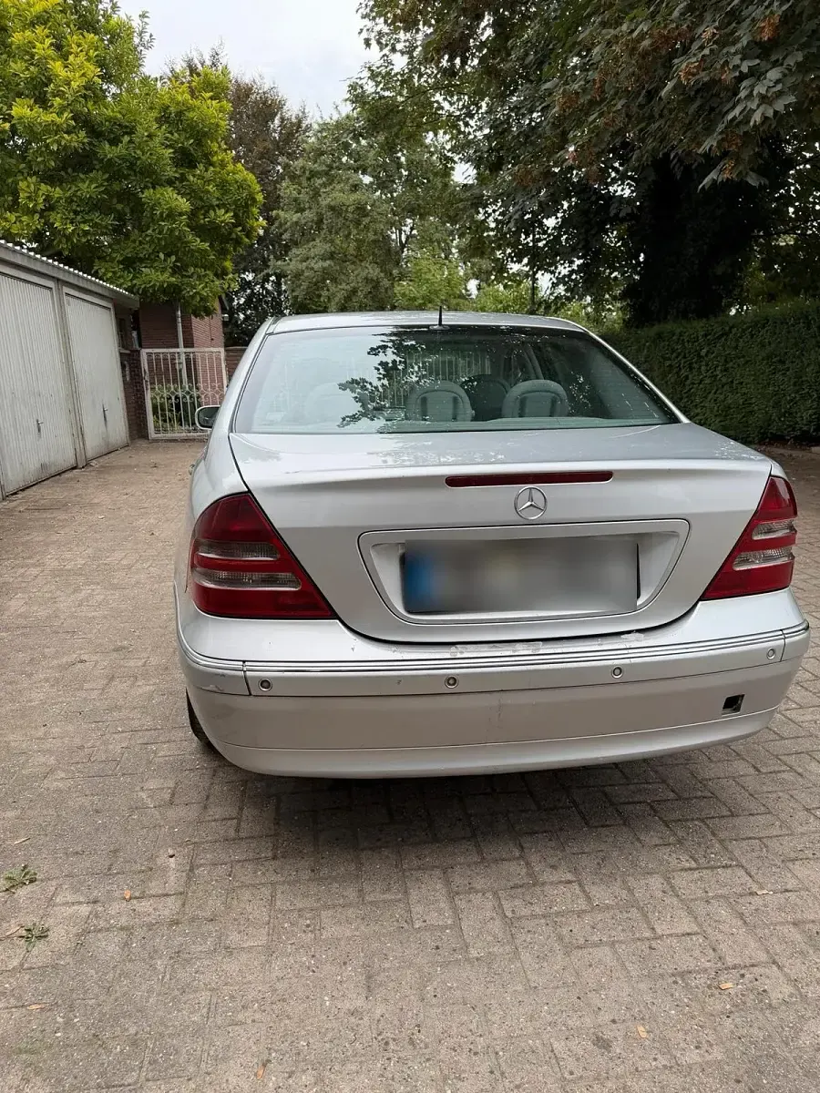 Gebraucht Mercedes C200 Elegance 116 PS (85 kW) 2001 Silber Limousine