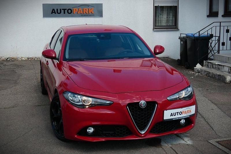 Rot Gebraucht 2017 Alfa Romeo Giulia Super Limousine | 14.490 € (Fairer Preis) - Bild 1/4