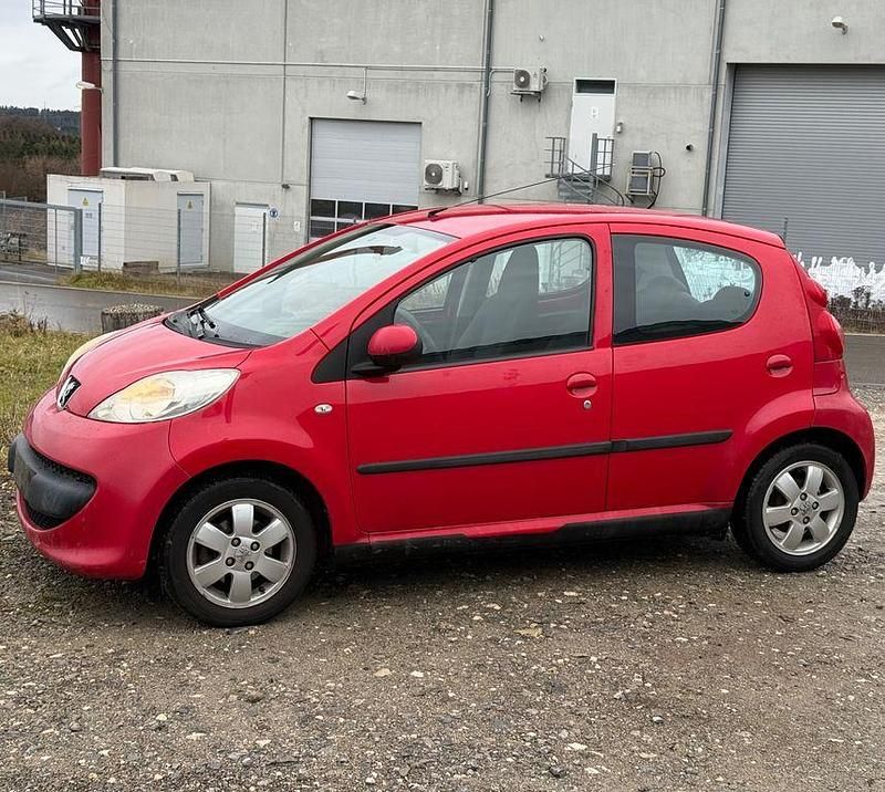 Rot Gebraucht 2006 Peugeot 107 Kleinwagen | 950 € (Guter Preis) - Bild 1/4