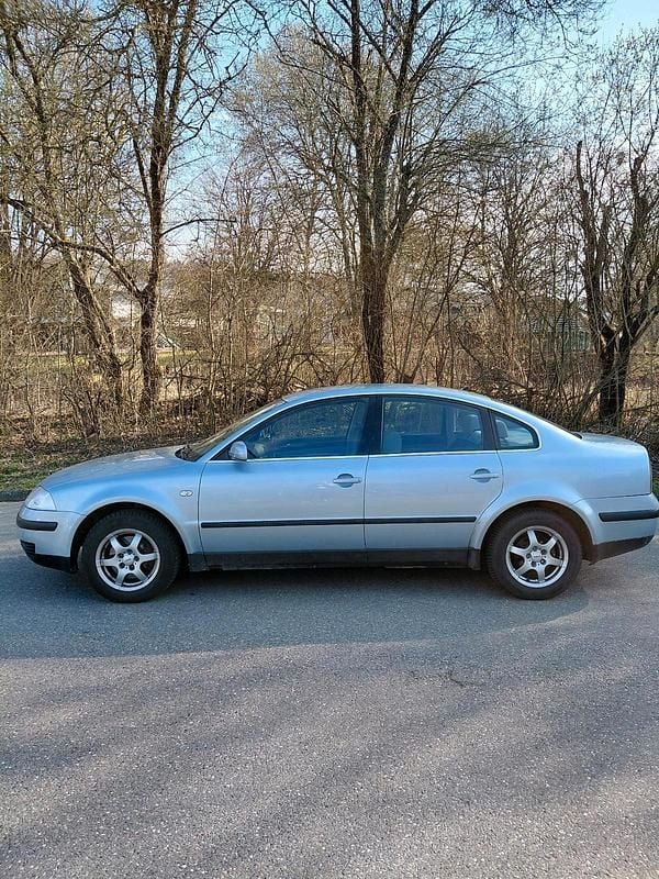 Gebraucht VW Passat 116 PS (85 kW) 2001 Blau Limousine