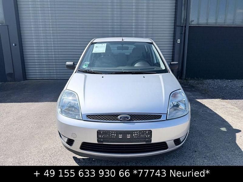 Gebraucht Ford Fiesta Ghia 68 PS (50 kW) 2002 Silber Kleinwagen