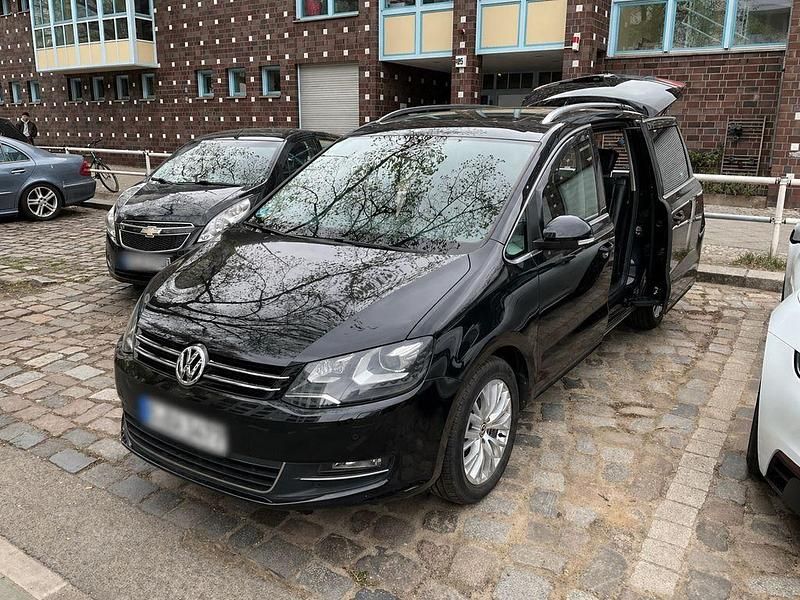 Second-hand VW Sharan 177 CP (130 kW) 2013 Negru Monovolum