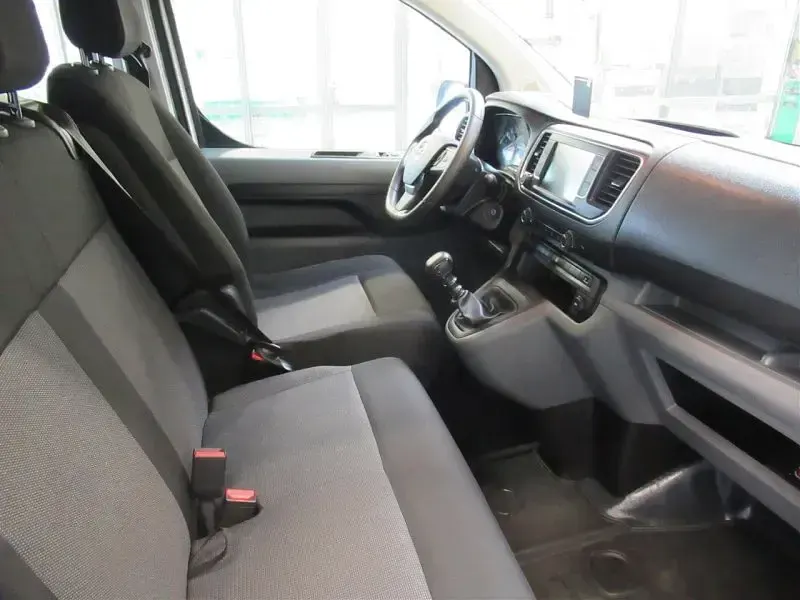 Gebraucht Opel Vivaro-e Combi 120 PS (88 kW) 2023 Casabl/arctic/eisweiss/kaolin Van / Kleinbus