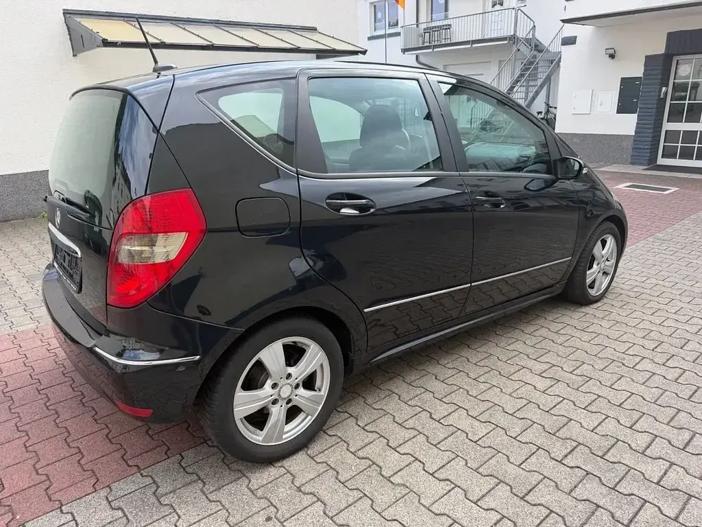Gebraucht Mercedes A160 82 PS (60 kW) 2011 Schwarz Kleinwagen