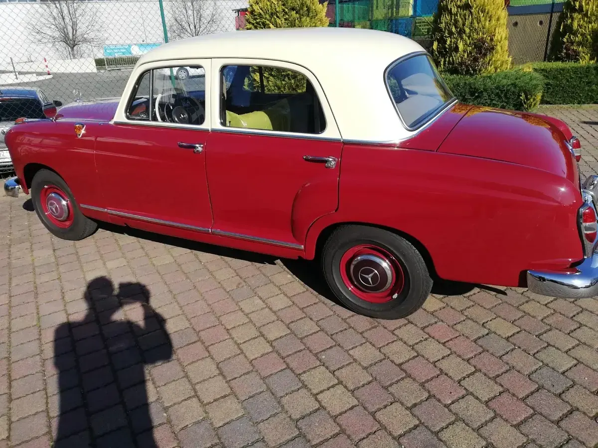 Gebraucht Mercedes 190 50 PS (36 kW) 1961 Rot Limousine