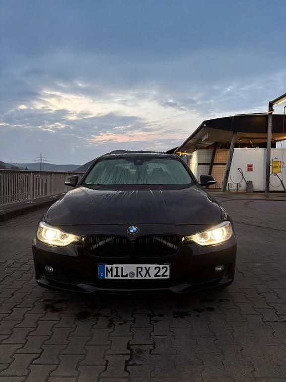Gebraucht BMW 320 Luxury Line 184 PS (135 kW) 2013 Schwarz Limousine