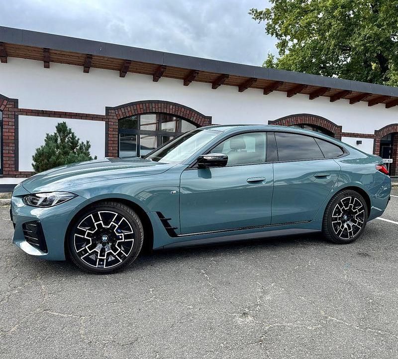 Grün Gebraucht 2024 BMW i4 Performance Limousine | 61.890 € (Etwas zu teuer) - Bild 1/4