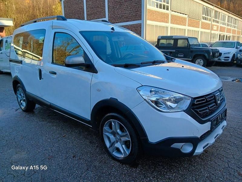 Weiß Gebraucht 2020 Dacia Dokker Stepway Van / Kleinbus | 7.950 € (Etwas zu teuer) - Bild 1/4