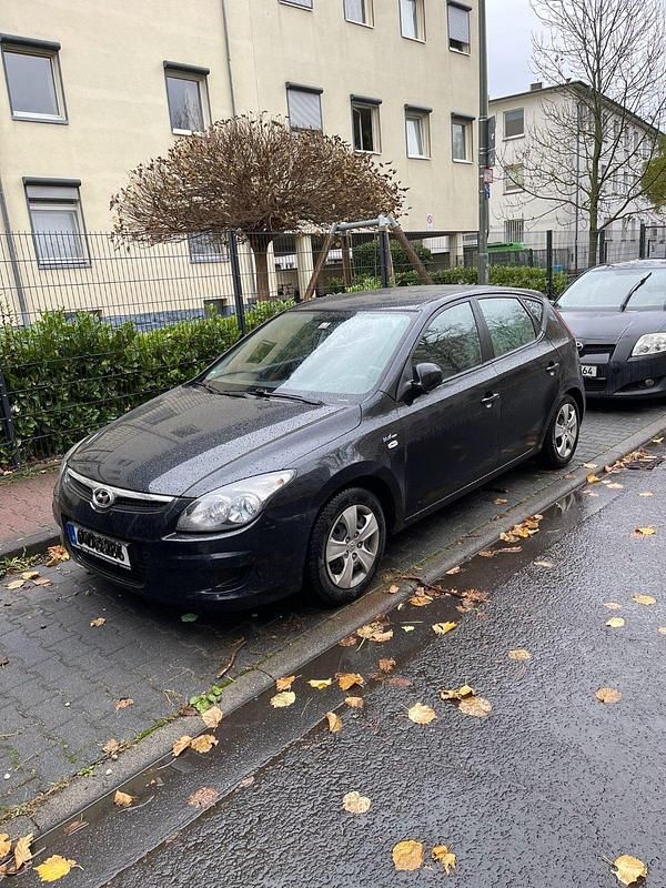 Schwarz Gebraucht 2010 Hyundai i30 Limousine | 3.500 € (Fairer Preis) - Bild 1/4