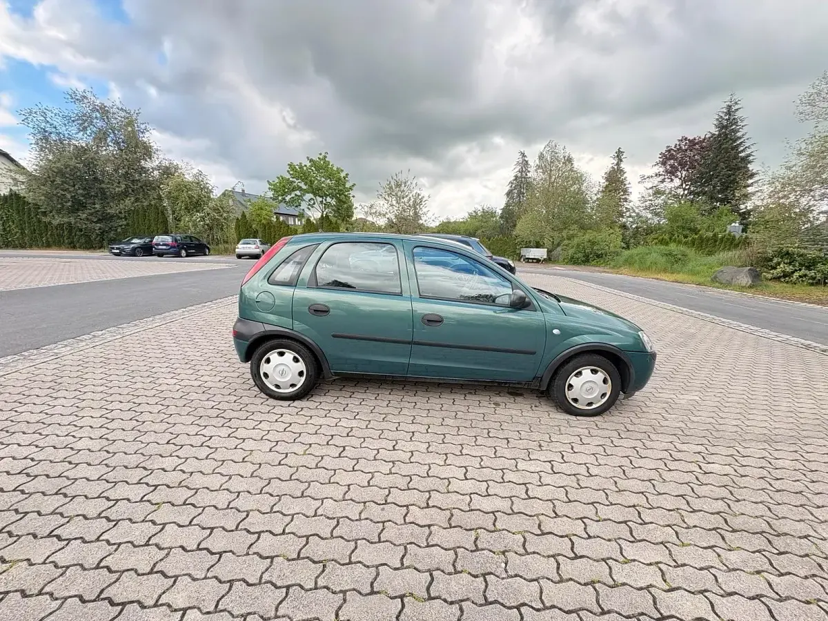 Używany Opel Corsa 58 KM (42 kW) 2002 Zielony Hatchback