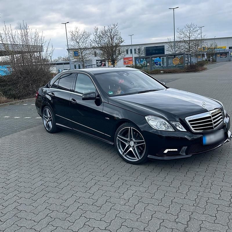 Gebraucht Mercedes E300 AMG 231 PS (169 kW) 2011 Schwarz Limousine