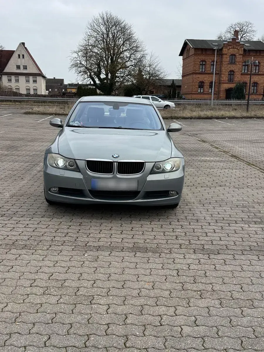 Brugt BMW 318 129 HK (94 kW) 2006 Blå Sedan