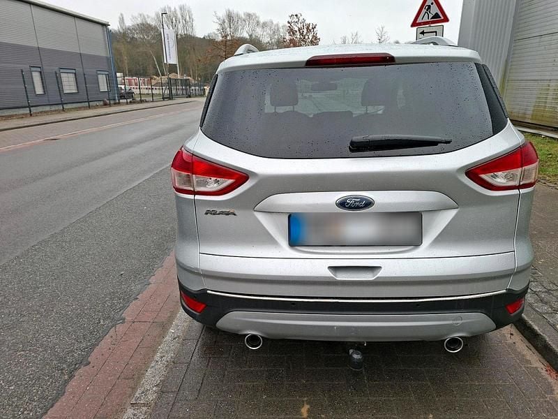 Gebraucht Ford Kuga Titanium 120 PS (88 kW) 2015 Silber SUV