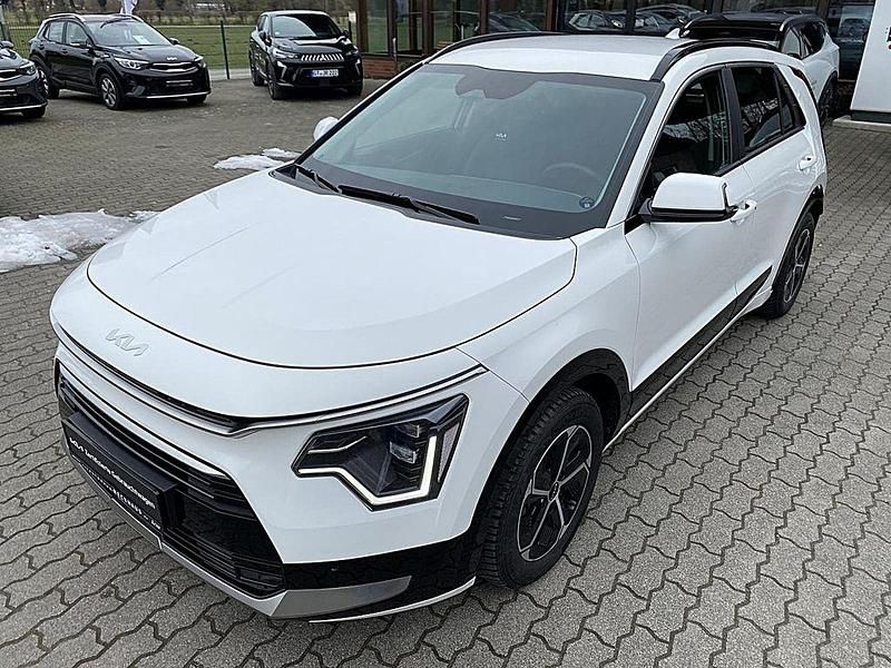 Gebraucht Kia Niro Comfort 129 PS (94 kW) 2025 Weiß (ud schneeweiss (weiß)) SUV