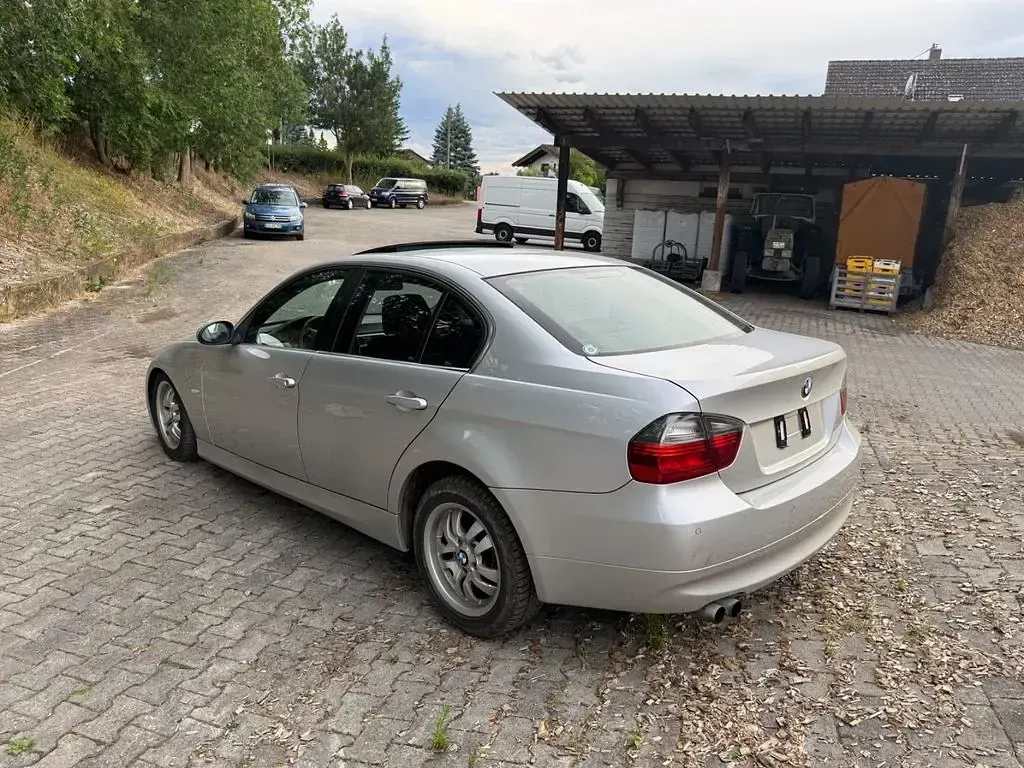 Gebraucht BMW 325 218 PS (160 kW) 2005 Silber Limousine