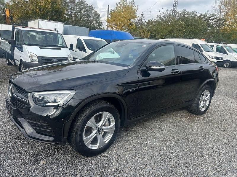 Gebraucht Mercedes GLC300e 306 PS (225 kW) 2021 Schwarz Coupé