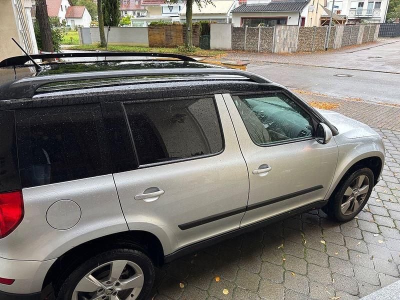 Silber Gebraucht 2014 Skoda Yeti Elegance SUV | 10.200 € (Guter Preis) - Bild 1/4