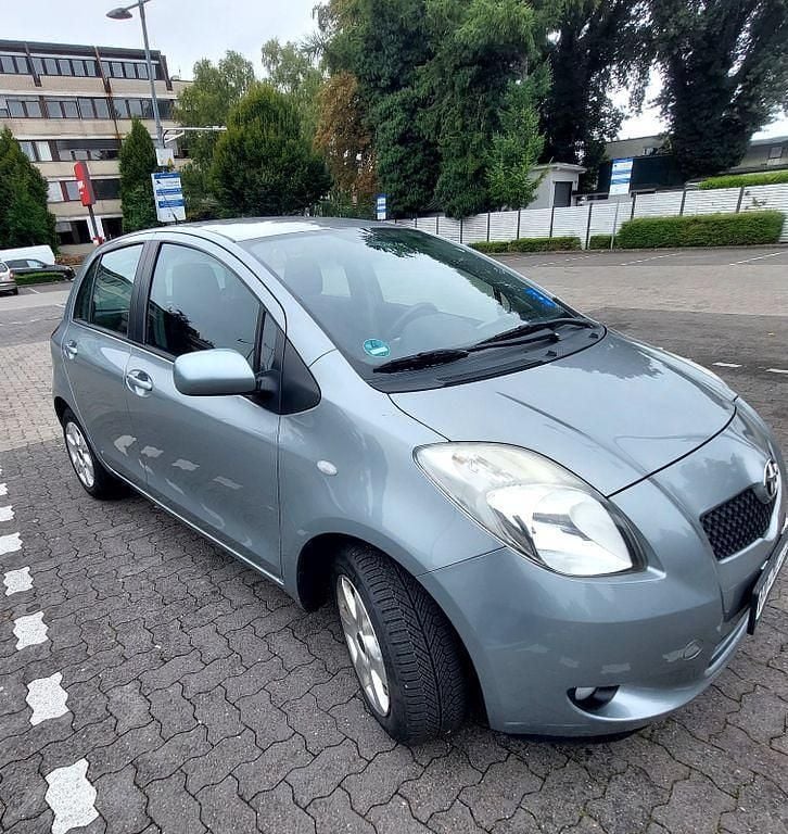 Silber Gebraucht 2008 Toyota Yaris Team Limousine | 3.000 € (Guter Preis) - Bild 1/4