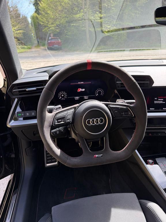 Gebraucht Audi RS3 Ambiente 400 PS (294 kW) 2023 Schwarz Limousine