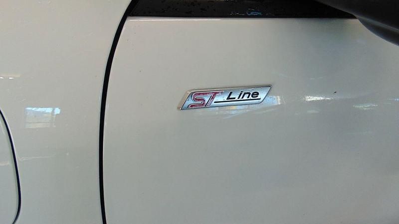 Gebraucht Ford Kuga ST-Line 152 PS (111 kW) 2022 Weiß SUV