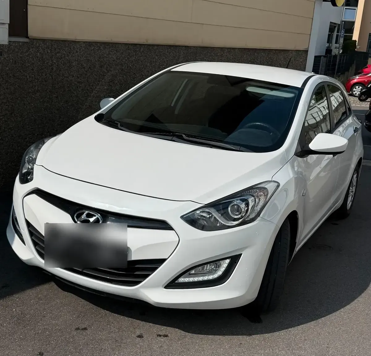 Gebraucht Hyundai i30 99 PS (72 kW) 2015 Weiß Limousine