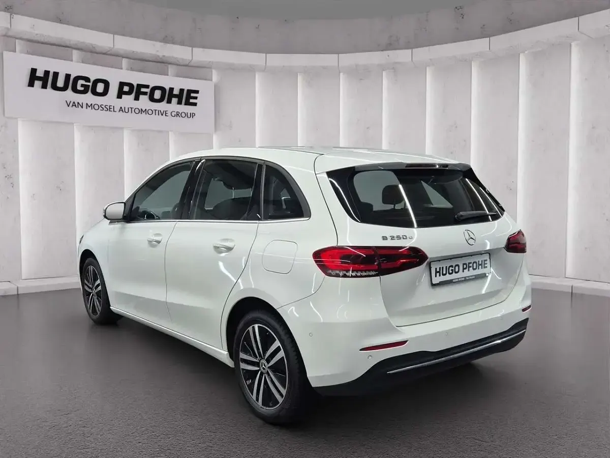 Gebraucht Mercedes B250e Style 218 PS (160 kW) 2022 Weiß Kleinwagen