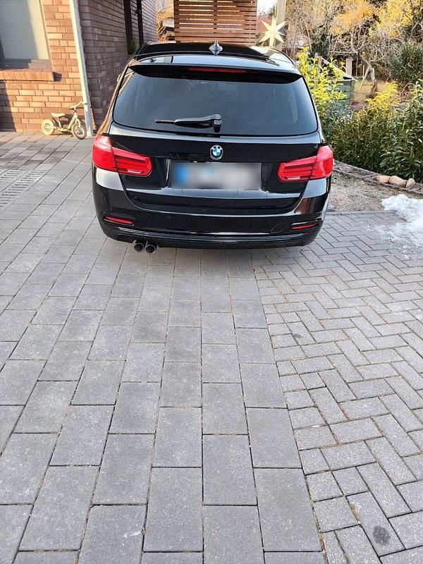 Gebraucht BMW 320 Sport Line 190 PS (139 kW) 2019 Schwarz Kombi