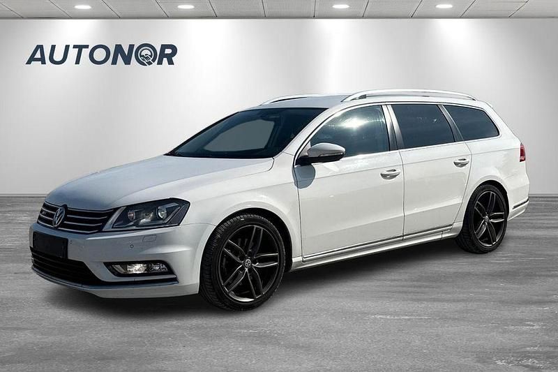 Weiß Gebraucht 2013 VW Passat R-line Limousine | 8.750 € (Guter Preis) - Bild 1/4