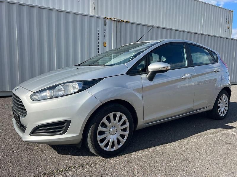 Gebraucht Ford Fiesta Trend 95 PS (69 kW) 2013 Silber Kleinwagen
