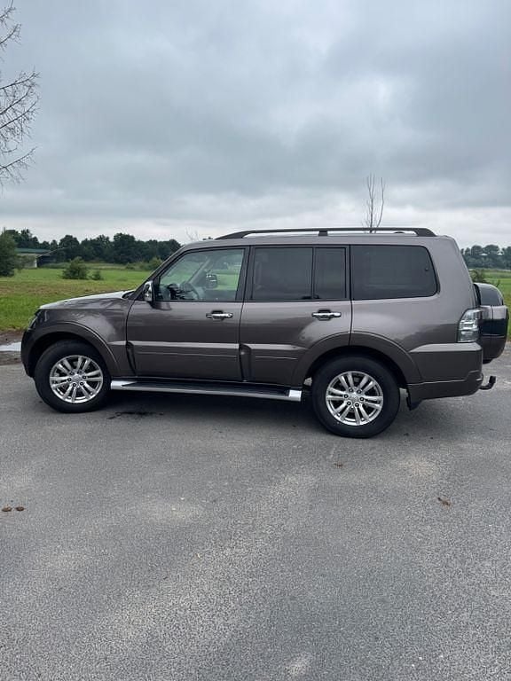 Braun Gebraucht 2015 Mitsubishi Pajero SUV | 18.250 € (Guter Preis) - Bild 1/4