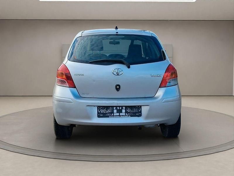 Gebraucht Toyota Yaris Cool 101 PS (74 kW) 2009 Silber Kleinwagen