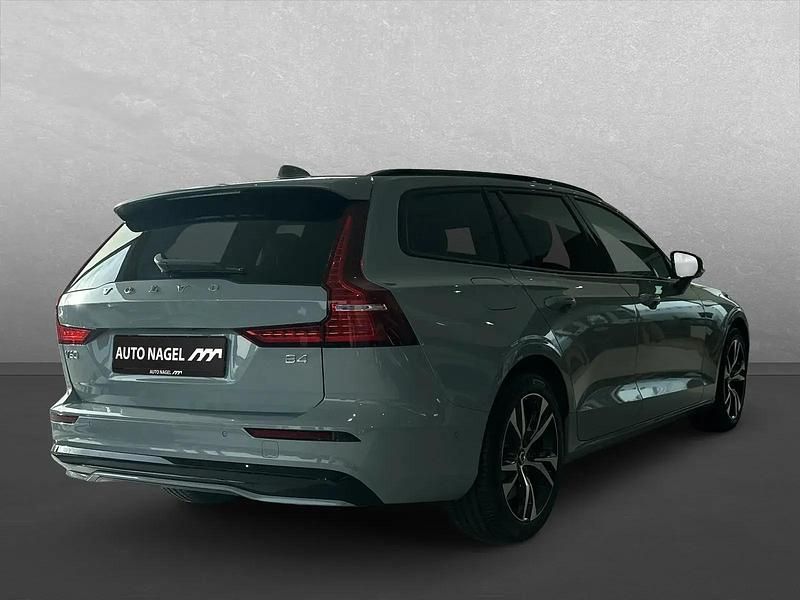 Gebraucht Volvo V60 Plus 197 PS (144 kW) 2025 Andere Kombi