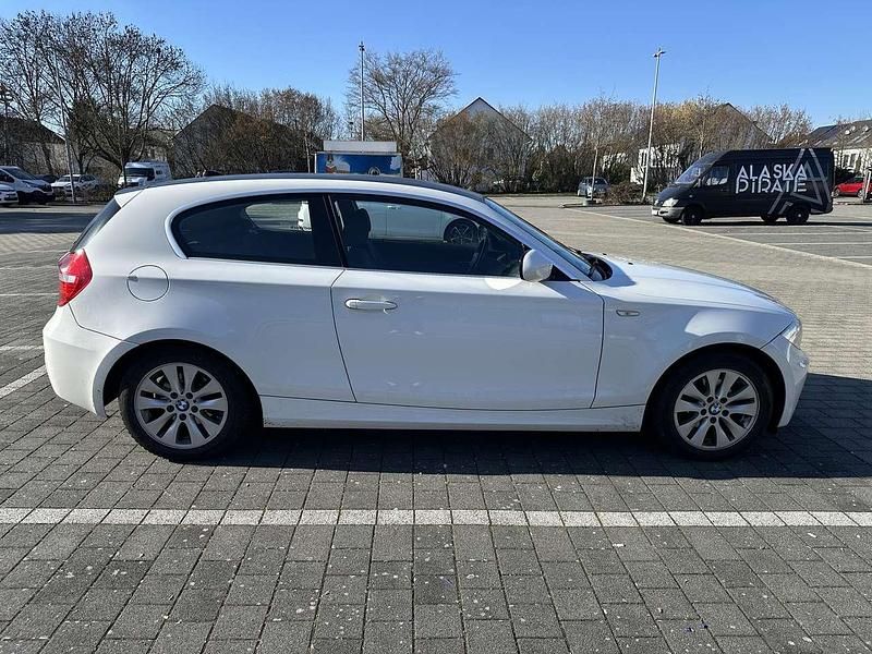 Gebraucht BMW 116 122 PS (89 kW) 2010 Weiß Kleinwagen