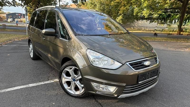Braun Gebraucht 2011 Ford Galaxy Titanium Van / Kleinbus | 5.400 € (Guter Preis) - Bild 1/4