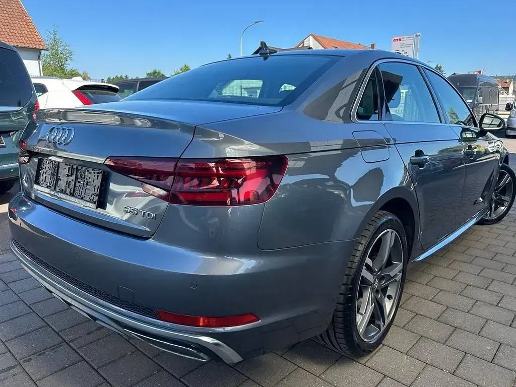 Gebraucht Audi A4 S-Line 150 PS (110 kW) 2019 Grau Limousine